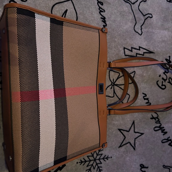 Brand new handbag for sale - Picture 2 of 2